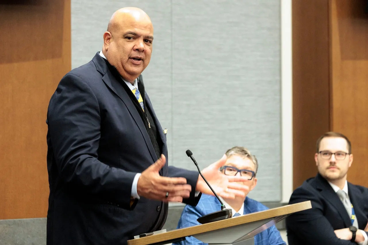 Michigan akan merampingkan departemen atletik setelah persetujuan penyelesaian House