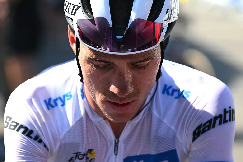 Remco Evenepoel keluar dari Tour de France