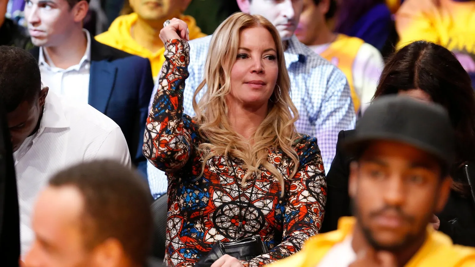 Setelah penjualan besar, Los Angeles Lakers bukan lagi bisnis keluarga Buss - ABC News